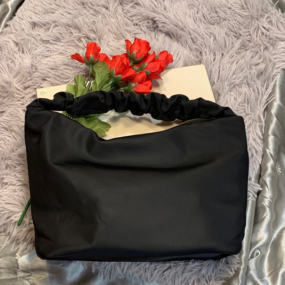 🌹Stoney Clover Lane Bag • NWOT Black Women’s Scrunch Handle Tote Bag